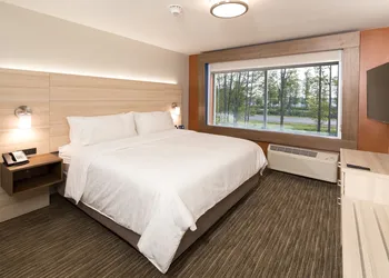 Holiday Inn Express & Suites Gaylord by IHG hotel thumbnail 2