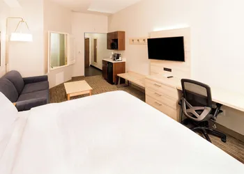 Holiday Inn Express & Suites Gaylord by IHG hotel thumbnail 8