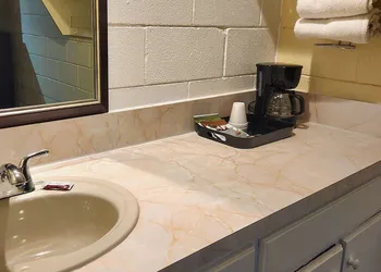 Budget Inn hotel thumbnail 8