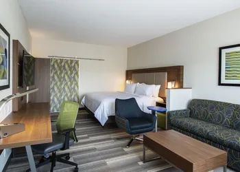 Holiday Inn Express & Suites Kelowna - East by IHG hotel thumbnail 2