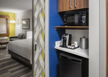 Holiday Inn Express & Suites Kelowna - East by IHG hotel thumbnail 5