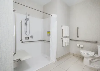Holiday Inn Express & Suites Kelowna - East by IHG hotel thumbnail 8