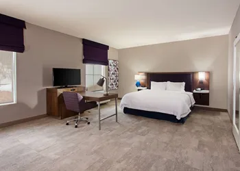 Hampton Inn & Suites Leavenworth hotel thumbnail 6