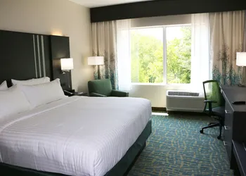 Holiday Inn Express & Suites Hendersonville SE - Flat Rock by IHG hotel thumbnail 2