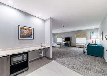 Hampton Inn & Suites Pryor hotel thumbnail 4