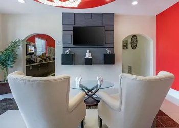 Econo Lodge Inn & Suites Houston Willowbrook hotel thumbnail 3