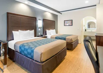 Econo Lodge Inn & Suites Houston Willowbrook hotel thumbnail 4