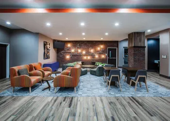 La Quinta Inn & Suites by Wyndham Owasso hotel thumbnail 2
