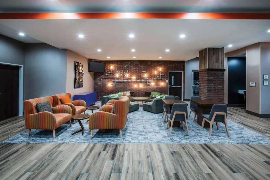 La Quinta Inn & Suites by Wyndham Owasso hotel detail image 2