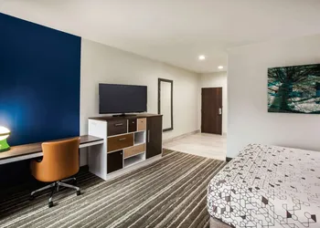 La Quinta Inn & Suites by Wyndham Owasso hotel thumbnail 5