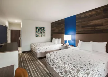 La Quinta Inn & Suites by Wyndham Owasso hotel thumbnail 6