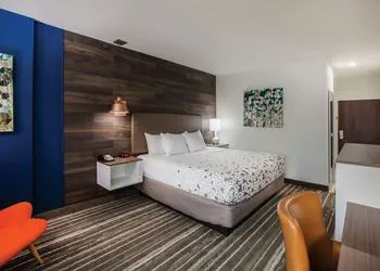 La Quinta Inn & Suites by Wyndham Owasso hotel thumbnail 7
