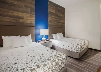 La Quinta Inn & Suites by Wyndham Owasso hotel thumbnail 8