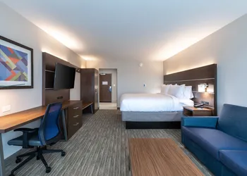 Holiday Inn Express & Suites Gainesville - Lake Lanier Area by IHG hotel thumbnail 3