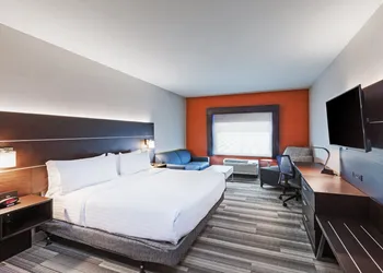 Holiday Inn Express & Suites Coffeyville by IHG hotel thumbnail 8
