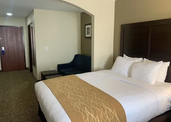 Comfort Inn & Suites Atoka hotel thumbnail 8