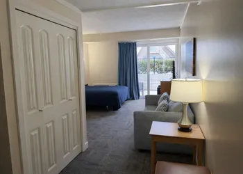 Courtyard Resort hotel thumbnail 6