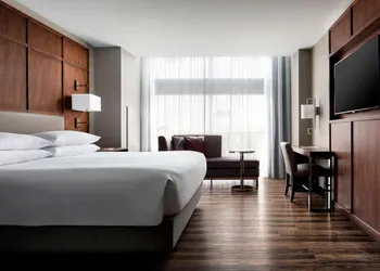 Omaha Marriott Downtown at the Capitol District hotel thumbnail 6