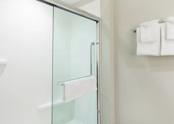 Holiday Inn Express & Suites Panama City Beach - Beachfront by IHG hotel thumbnail 6