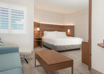Holiday Inn Express & Suites Panama City Beach - Beachfront by IHG hotel thumbnail 7