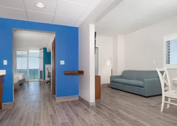 Holiday Inn Express & Suites Panama City Beach - Beachfront by IHG hotel thumbnail 8
