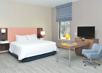 Hampton Inn & Suites Menomonie-UW Stout hotel thumbnail 8