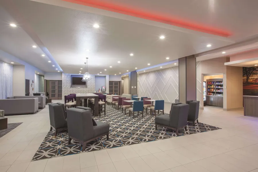 La Quinta Inn & Suites by Wyndham San Marcos Outlet Mall hotel detail image 2