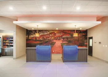 La Quinta Inn & Suites by Wyndham San Marcos Outlet Mall hotel thumbnail 3