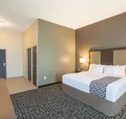La Quinta Inn & Suites by Wyndham San Marcos Outlet Mall hotel detail image 4
