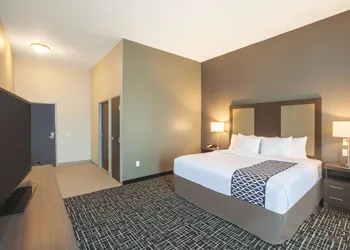 La Quinta Inn & Suites by Wyndham San Marcos Outlet Mall hotel thumbnail 4