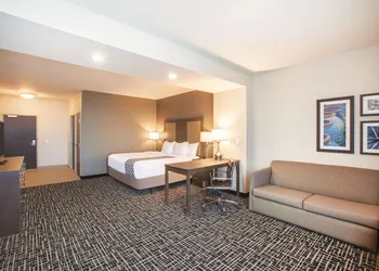 La Quinta Inn & Suites by Wyndham San Marcos Outlet Mall hotel thumbnail 5