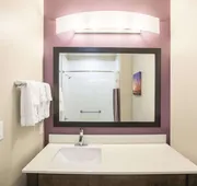 La Quinta Inn & Suites by Wyndham San Marcos Outlet Mall hotel detail image 7