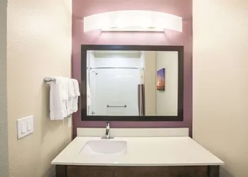 La Quinta Inn & Suites by Wyndham San Marcos Outlet Mall hotel thumbnail 7