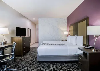 La Quinta Inn & Suites by Wyndham Houston Cypress hotel thumbnail 6