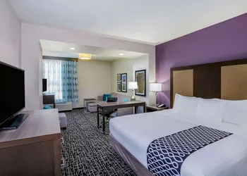 La Quinta Inn & Suites by Wyndham Houston Cypress hotel thumbnail 7