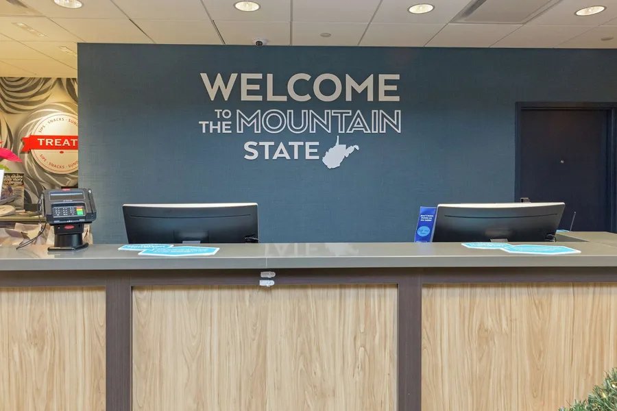 Hampton Inn & Suites Morgantown / University Town Centre hotel detail image 6