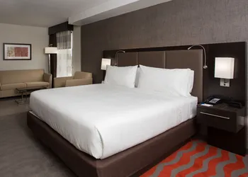 Holiday Inn Express Springfield Downtown by IHG hotel thumbnail 3