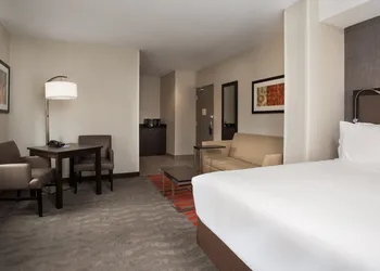 Holiday Inn Express Springfield Downtown by IHG hotel thumbnail 6