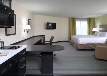 Candlewood Suites Newark South - University Area by IHG hotel thumbnail 5