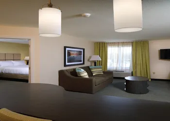 Candlewood Suites Newark South - University Area by IHG hotel thumbnail 6