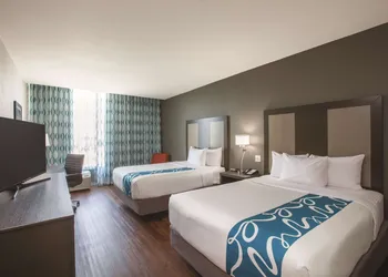 La Quinta Inn & Suites by Wyndham Tulsa Broken Arrow hotel thumbnail 5