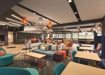 Tru by Hilton Lancaster East hotel thumbnail 2