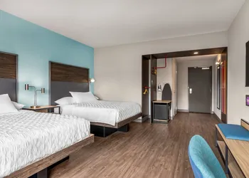 Tru by Hilton Lancaster East hotel thumbnail 5