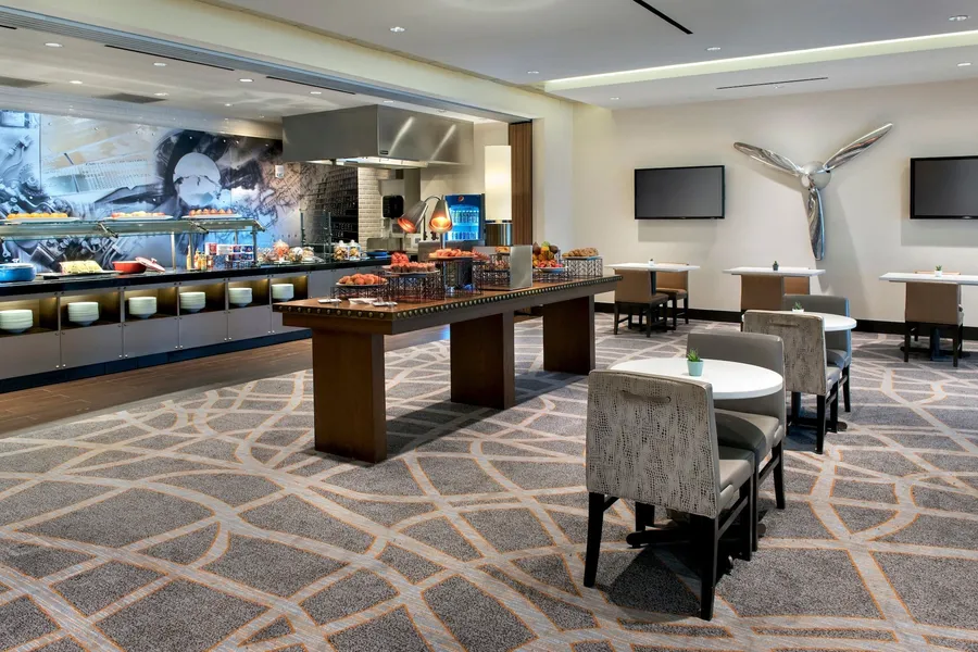 Newark Liberty International Airport Marriott hotel detail image 2