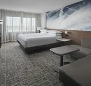 Newark Liberty International Airport Marriott hotel detail image 7