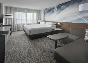 Newark Liberty International Airport Marriott hotel thumbnail 7