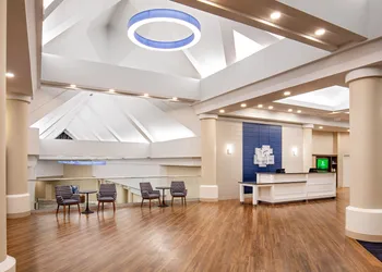 Holiday Inn Newport News - Hampton by IHG hotel thumbnail 2