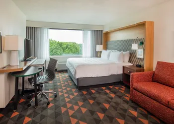 Holiday Inn Newport News - Hampton by IHG hotel thumbnail 3
