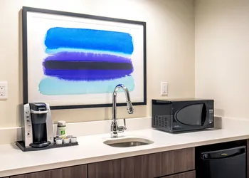Holiday Inn Newport News - Hampton by IHG hotel thumbnail 8