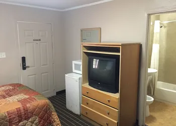 Economy Motel hotel thumbnail 2